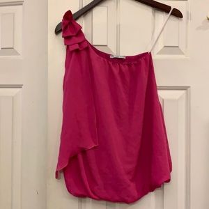 😍 2/$29 Bui Yah Kah one shoulder top pink balloon bottom M